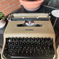 Olivetti Lettera 22 prima serie L beige goffrata