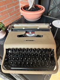 Olivetti Lettera 22 prima serie L beige goffrata