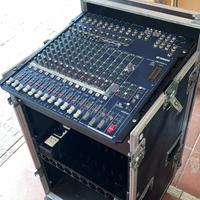 Mixer Yamaha MG166CX con Flight Case in legno