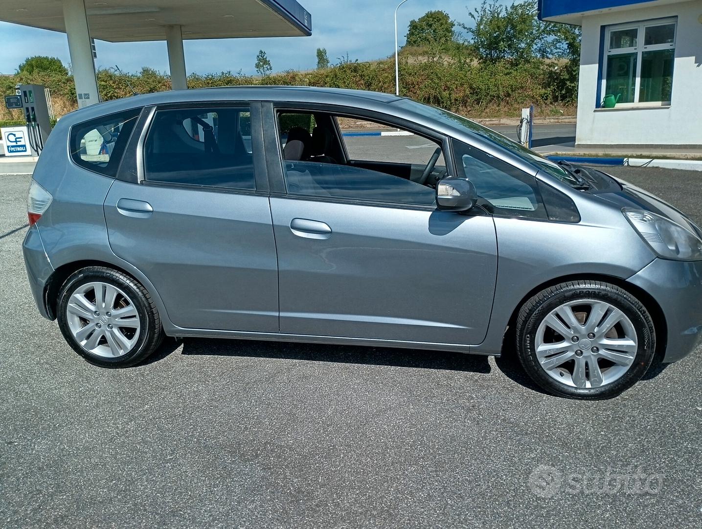 Honda Jazz 2010 photo 2