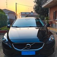 Volvo V40 D2 120cv Business 2018 – Navi –Tagliandi