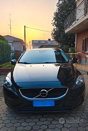 Volvo V40 D2 120cv Business 2018 – Navi –Tagliandi