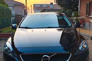 Volvo V40 D2 120cv Business 2018 – Navi –Tagliandi