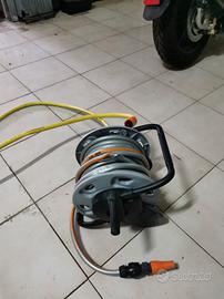 pompa con avvolgitubo da giardino