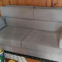 Divano tre posti , grigio . No spedizione