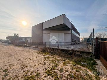 CAPANNONE A DESENZANO DEL GARDA