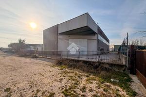 CAPANNONE A DESENZANO DEL GARDA