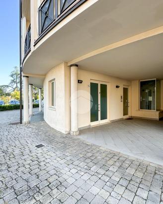 NEGOZIO A MONTICHIARI