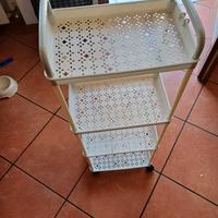scaffale con ruote