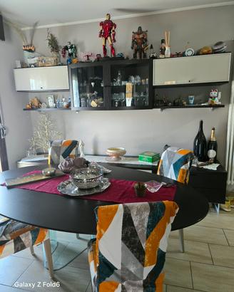 sala + tavolo + 4 sedie