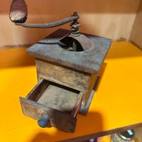 Macinino da caffè antico