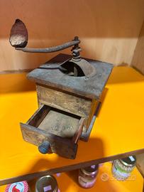 Macinino da caffè antico