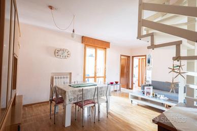 4 LOCALI A NOVI DI MODENA