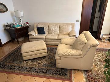 Divano poltrona e pouff in pelle