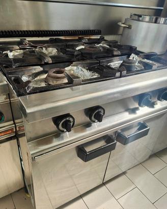 Cucina Professionale 4 Fuochi Professionalie a Gas