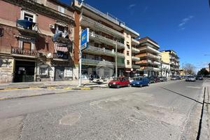 3 LOCALI A NAPOLI