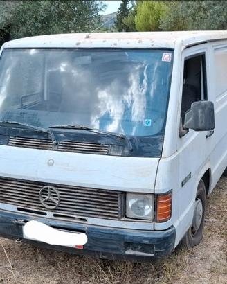 Furgone Mercedes Benz MB100