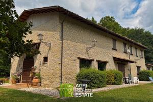 Agriturismo con azienda agricola di 4 ettari