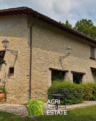 Agriturismo con azienda agricola di 4 ettari