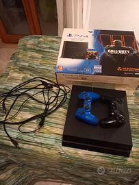 Ps4 semi nuova con 7 giochi e 2 pad