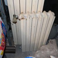 TERMOSIFONE  (due) IN GHISA PER  RISCALDAMENTO