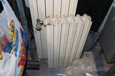 TERMOSIFONE  (due) IN GHISA PER  RISCALDAMENTO