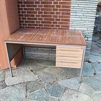 SCRIVANIA IN METALLO