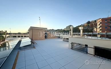 TRILOCALE RISTRUTTURATO CON TERRAZZO VISTA MARE !!