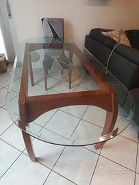 Tavolo di cristallo con piedi in legno ciliegio 