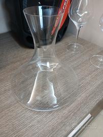 Decanter con due calici