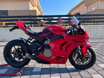Panigale V4