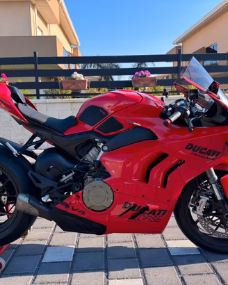 Panigale V4