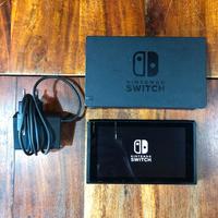 Console Nintendo Switch solo schermo con docking