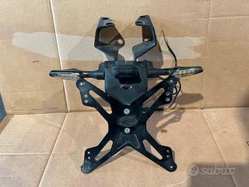 Portatarga + Frecce Evotech Triumph Speed 1050