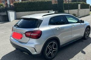 Mercedes GLA 200 night edition