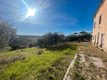 Affascinante rustico immerso nel verde