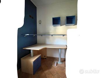 Scrivania + Mensole + Cubi