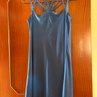 Abito scollo particolare