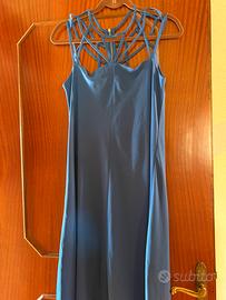 Abito scollo particolare