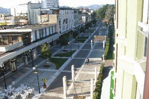 Zona pedonale condominio di 4 appartamenti in bloc