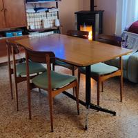 Tavolo e quattro sedie anni 60
