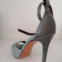 sandalo Bruno Magli con tacco  coccodrillo celeste