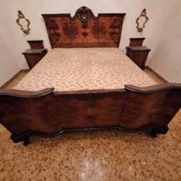 Letto in stile Chippendale con due comodini