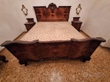 Letto in stile Chippendale con due comodini