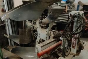 Aratro bivomere variabile