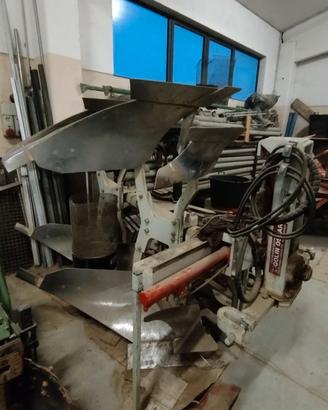 Aratro bivomere variabile