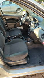 Vendita Ford focus 1800 ghia anno 2001