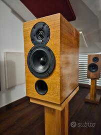 Diffusori acustici 2 vie da libreria o stand