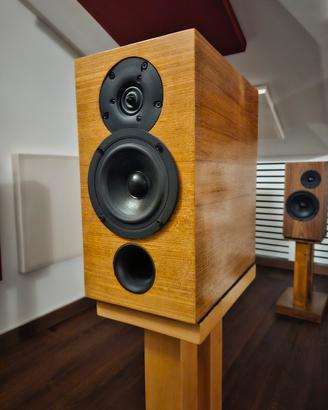 Diffusori acustici 2 vie da libreria o stand