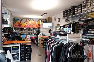 FORLI' locale trasformabile in appartamento